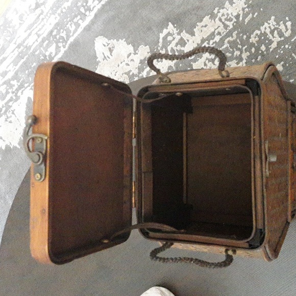 Woven basket w drawer and storage - Picture 3 of 8